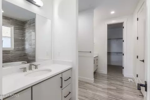 Bath - 678 E Silver Hill Loop, Hideout, UT 84036 photo 2 of 6