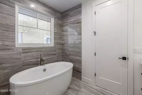 Bath - 678 E Silver Hill Loop, Hideout, UT 84036 photo 3 of 6