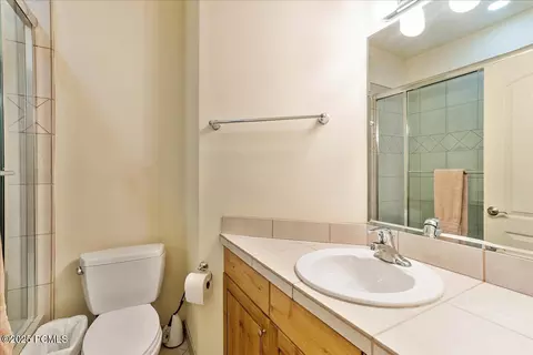 Bath - 4757 S Meadowview Rd, Murray, UT 84107 photo 6 of 6