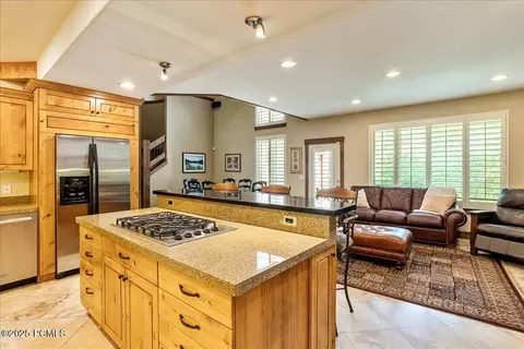 Kitchen - 4757 S Meadowview Rd, Murray, UT 84107 photo 7 of 8