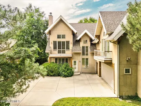 Exterior - 4757 S Meadowview Rd, Murray, UT 84107 photo 2 of 9