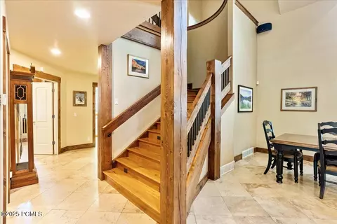 Entry Way - 4757 S Meadowview Rd, Murray, UT 84107 photo 2 of 4
