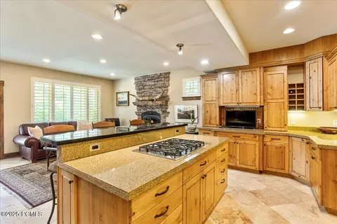 Kitchen - 4757 S Meadowview Rd, Murray, UT 84107 photo 5 of 8