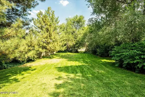 Exterior - 4757 S Meadowview Rd, Murray, UT 84107 photo 7 of 9