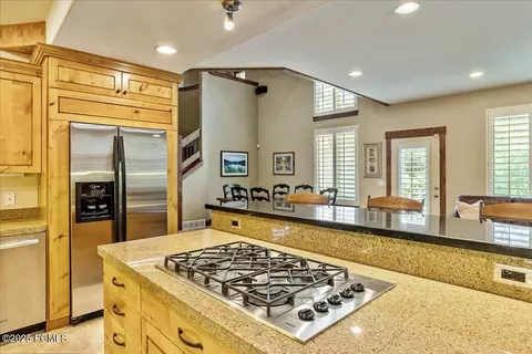 Kitchen - 4757 S Meadowview Rd, Murray, UT 84107 photo 8 of 8
