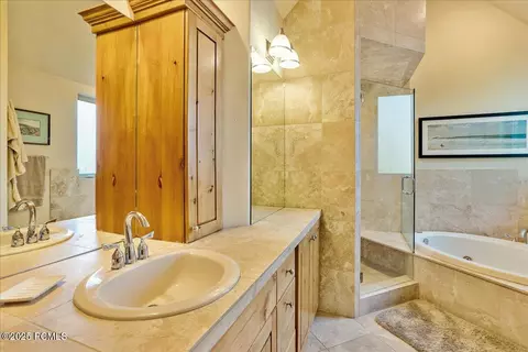 Bath - 4757 S Meadowview Rd, Murray, UT 84107 photo 4 of 6
