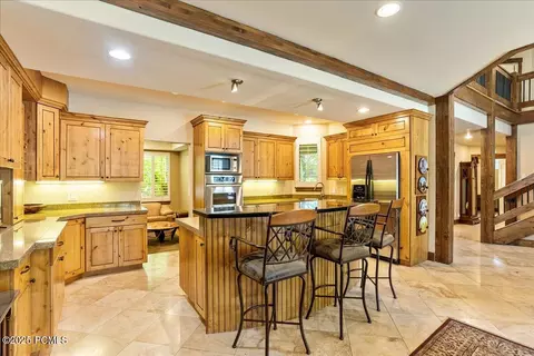 Kitchen - 4757 S Meadowview Rd, Murray, UT 84107 photo 2 of 8