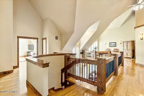 Entry Way - 4757 S Meadowview Rd, Murray, UT 84107 photo 3 of 4