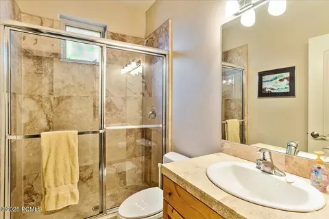 Bath - 4757 S Meadowview Rd, Murray, UT 84107 photo 2 of 6