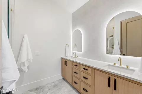 Bath - 2105 E Paddleboard Way, Kamas, UT 84036 photo 10 of 13