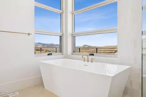 Bath - 2105 E Paddleboard Way, Kamas, UT 84036 photo 2 of 13