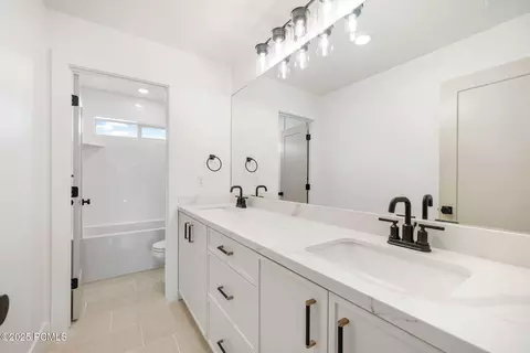 Bath - 1085 Olympic Cir, Midway, UT 84049 photo 2 of 7