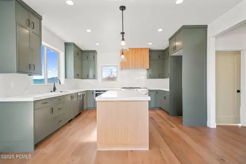 Kitchen - 1085 Olympic Cir, Midway, UT 84049 photo 3 of 4