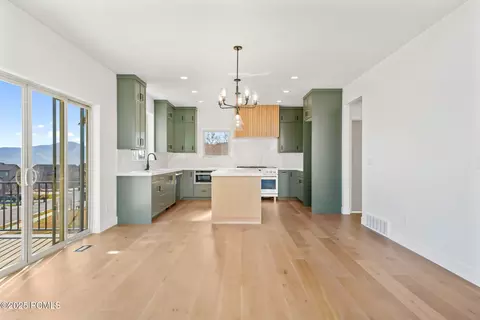 Kitchen - 1085 Olympic Cir, Midway, UT 84049 photo 2 of 4