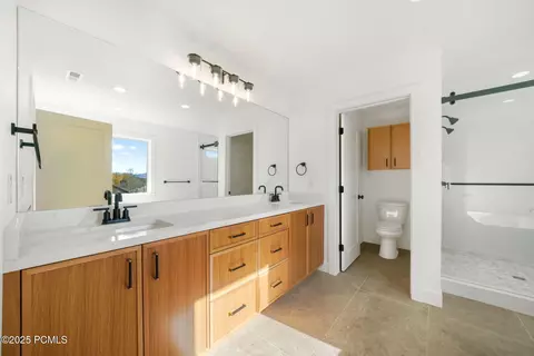 Bath - 1085 Olympic Cir, Midway, UT 84049 photo 4 of 7