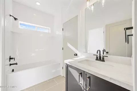 Bath - 1085 Olympic Cir, Midway, UT 84049 photo 1 of 7