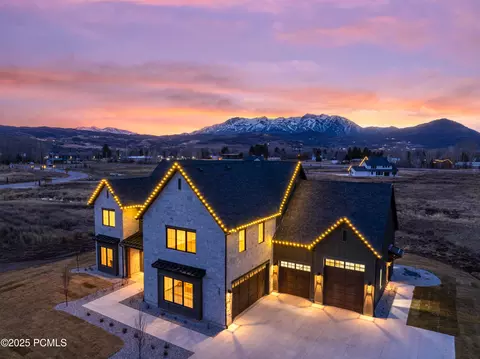 387 E 7900 St, Huntsville, UT 84317