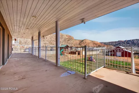 Exterior - 640 N Juniper St, Hildale, UT 84784 photo 3 of 14