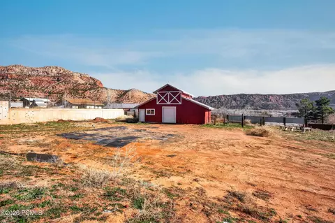 Exterior - 640 N Juniper St, Hildale, UT 84784 photo 6 of 14