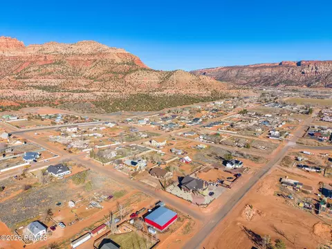 View/Area - 640 N Juniper St, Hildale, UT 84784 photo 20 of 27