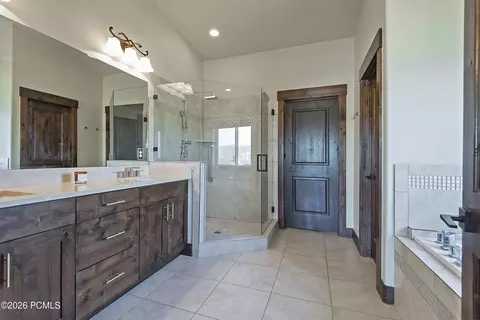 Bath - 1375 Lasso Trl, Hideout, UT 84036 photo 5 of 10