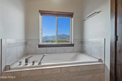 Bath - 1375 Lasso Trl, Hideout, UT 84036 photo 3 of 10