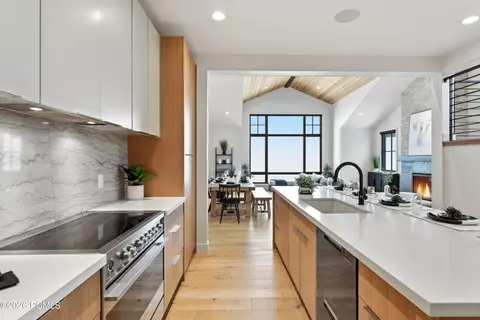 Kitchen - 10786 N Hideout Trl, Hideout, UT 84036 photo 2 of 4