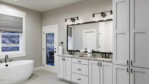 Bath - 11537 N Deepwater Dr #HH, Hideout, UT 84036 photo 1 of 3