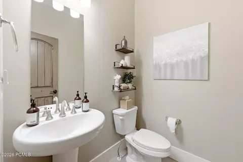 Bath - 1735 E Viewside Cir, Hideout, UT 84036 photo 1 of 5