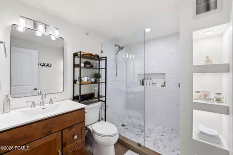 Bath - 1735 E Viewside Cir, Hideout, UT 84036 photo 4 of 5