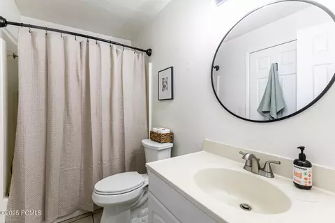 Bath - 5235 S Glendon Way #Y4, Murray, UT 84123 photo 1 of 1