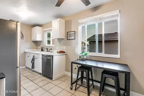 Kitchen - 5235 S Glendon Way #Y4, Murray, UT 84123 photo 3 of 6