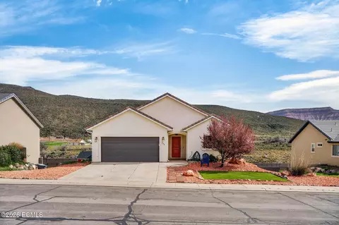 735 S Peachtree Dr, Toquerville, UT 84774