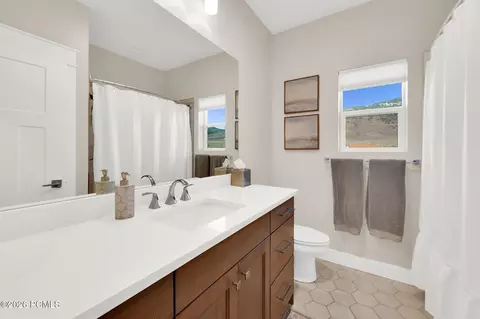 Bath - 352 E Boulderville Rd, Oakley, UT 84055 photo 3 of 4
