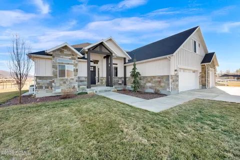 Exterior - 352 E Boulderville Rd, Oakley, UT 84055 photo 7 of 12