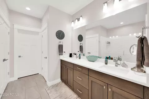 Bath - 352 E Boulderville Rd, Oakley, UT 84055 photo 2 of 4