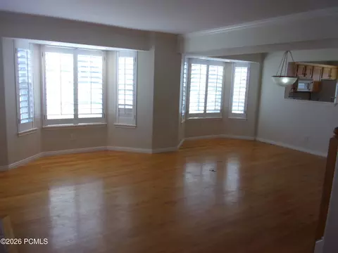 Living - 902 E Hamlet Cir, Midway, UT 84049 photo 1 of 3