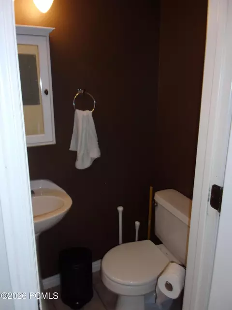 Bath - 902 E Hamlet Cir, Midway, UT 84049 photo 1 of 3
