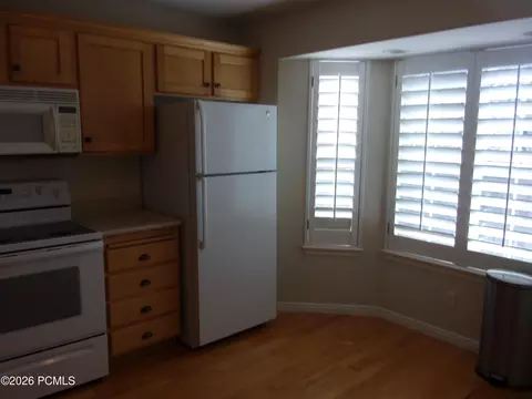 Kitchen - 902 E Hamlet Cir, Midway, UT 84049 photo 2 of 3