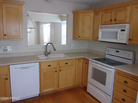 Kitchen - 902 E Hamlet Cir, Midway, UT 84049 photo 3 of 3