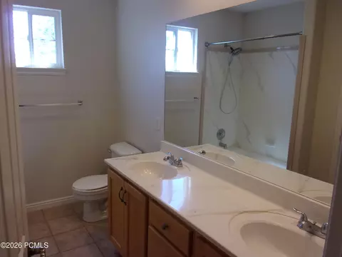 Bath - 902 E Hamlet Cir, Midway, UT 84049 photo 3 of 3