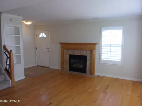Living - 902 E Hamlet Cir, Midway, UT 84049 photo 2 of 3