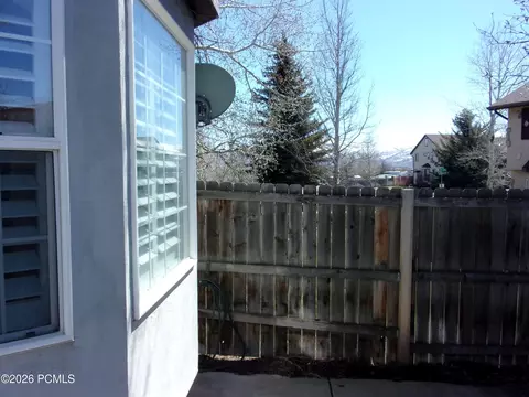 Exterior - 902 E Hamlet Cir, Midway, UT 84049 photo 4 of 6