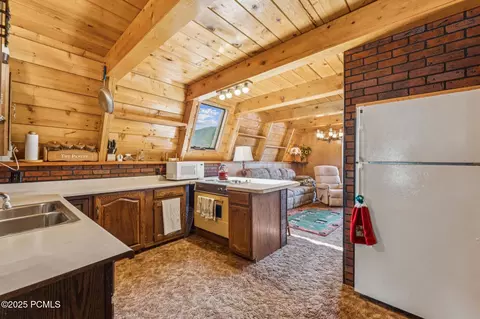 Kitchen - 127 Comanche Pass, Oakley, UT 84055 photo 2 of 5