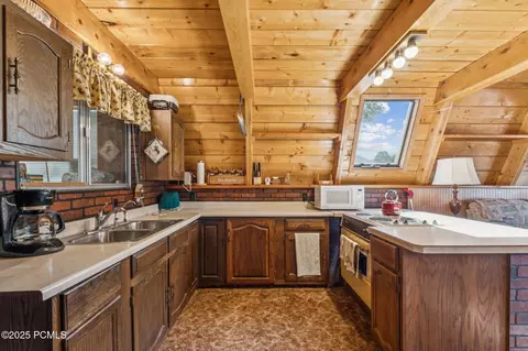 Kitchen - 127 Comanche Pass, Oakley, UT 84055 photo 4 of 5