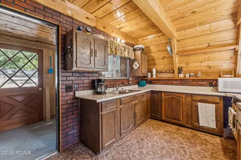 Kitchen - 127 Comanche Pass, Oakley, UT 84055 photo 3 of 5