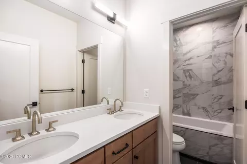 Bath - 372 W Ascent Dr, Hideout, UT 84036 photo 2 of 4