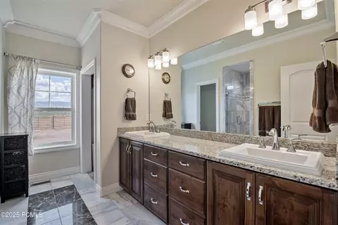 Bath - 364 W 3000 S, Daniel, UT 84032 photo 2 of 6