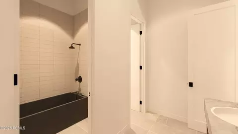 Bath - 846 W Schonerberg Loop #26, Midway, UT 84049 photo 3 of 5