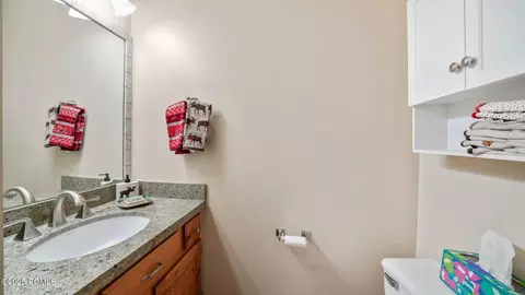 Bath - 890 E Hamlet Cir #N, Midway, UT 84049 photo 1 of 2